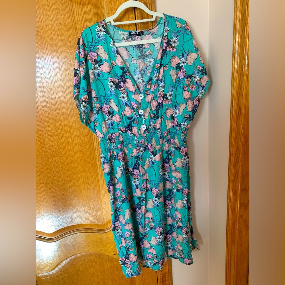 YOINS knee-length loose dress with short sleeves and floral print